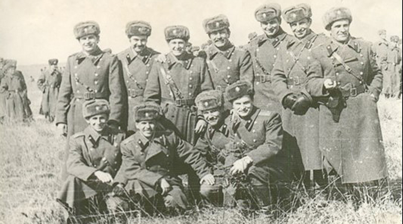 1979 год, учения в Амурской области. Ю. А. Селявский в нижнем ряду второй слева, рядом со мной